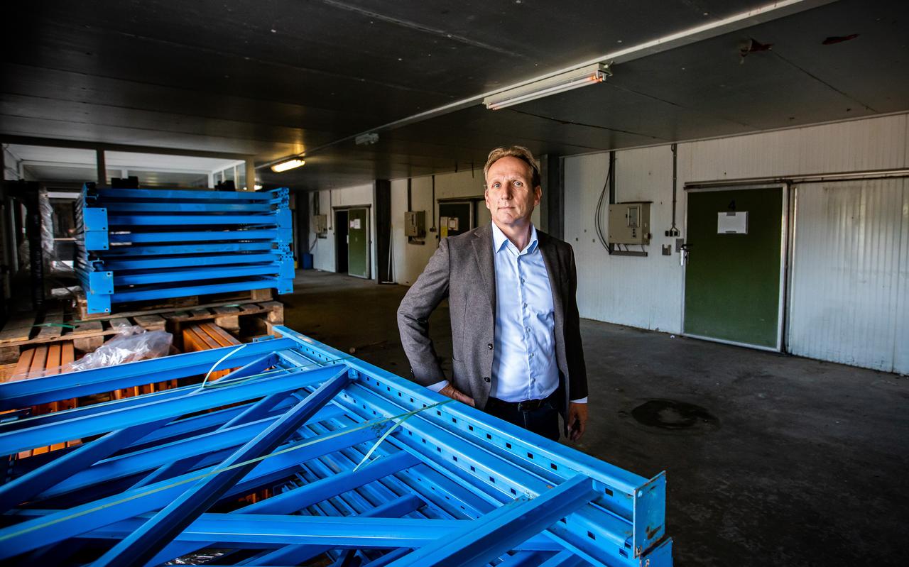 Johan van Dam in de voormalige champignonkwekerij die de komende weken wordt gesloopt. Johan van Dam in de voormalige champignonkwekerij die de komende weken wordt gesloopt.