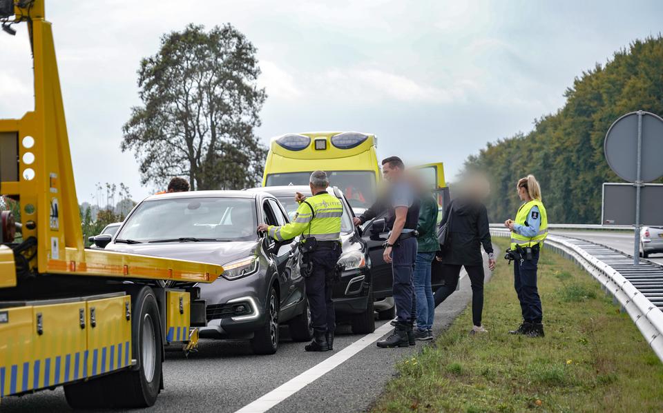 Drie Auto's Botsen Op Elkaar In File. Vertraging En Ongeluk Op A28 Bij ...