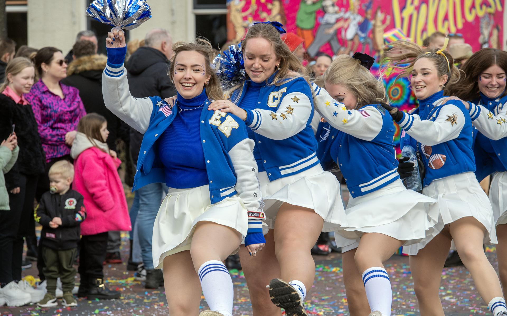 Bekijk hier de foto's van de kleurrijke Rosenmontag in Barger-Compascuum. Pardon, Stiekelstad