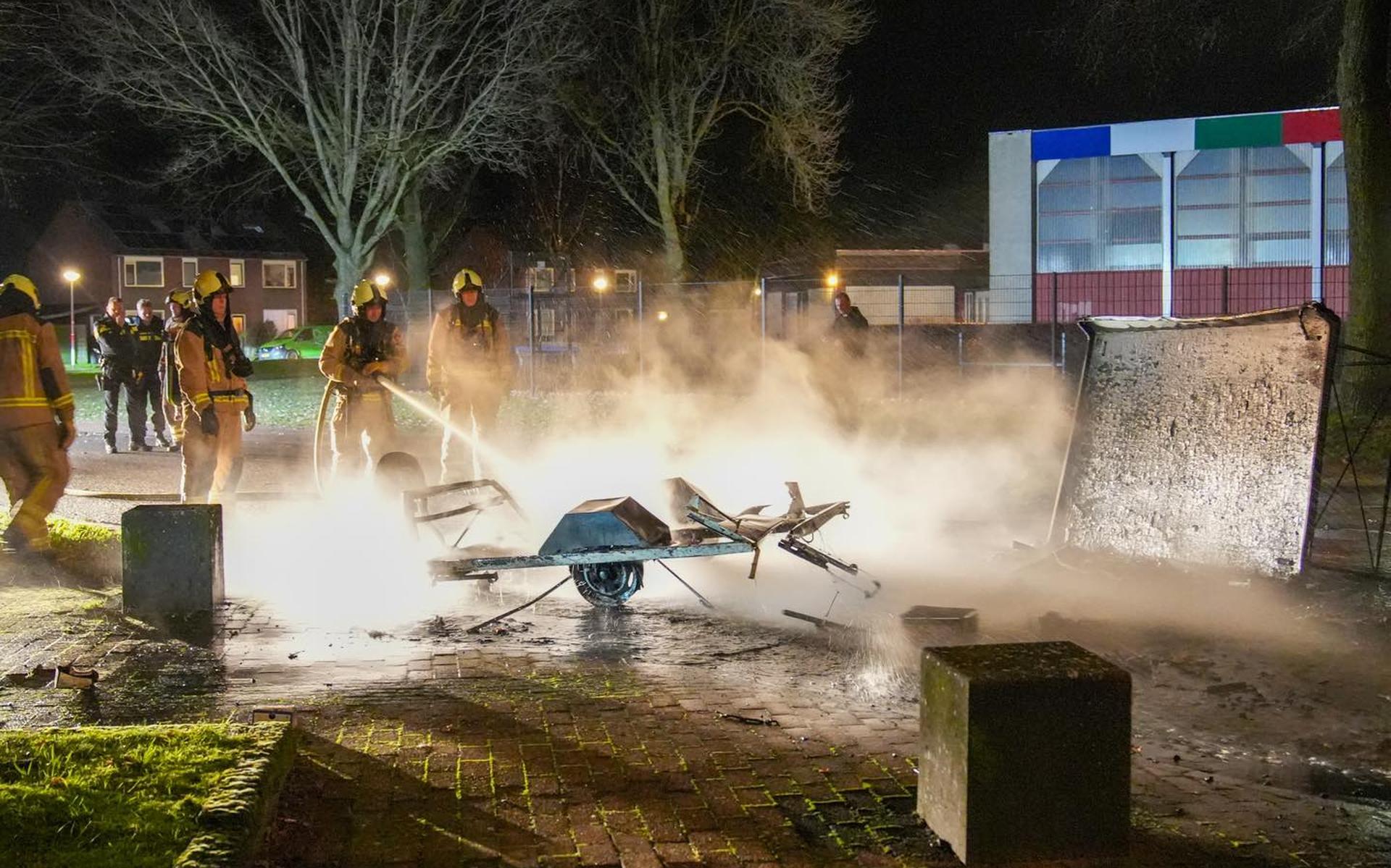 Aanhanger in Bovensmilde gaat in vlammen op