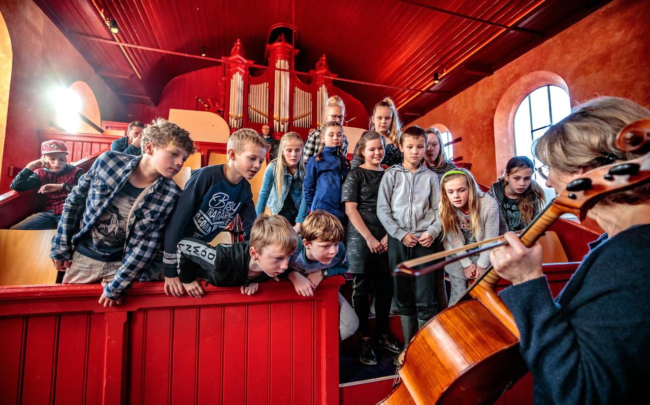 Muziekles is leuk en leerzaam voor kinderen, maar niet iedereen kan het zich veroorloven. Kansen4Kinderen probeert hier iets aan te doen. Muziekles is leuk en leerzaam voor kinderen, maar niet iedereen kan het zich veroorloven. Kansen4Kinderen probeert hier iets aan te doen.
