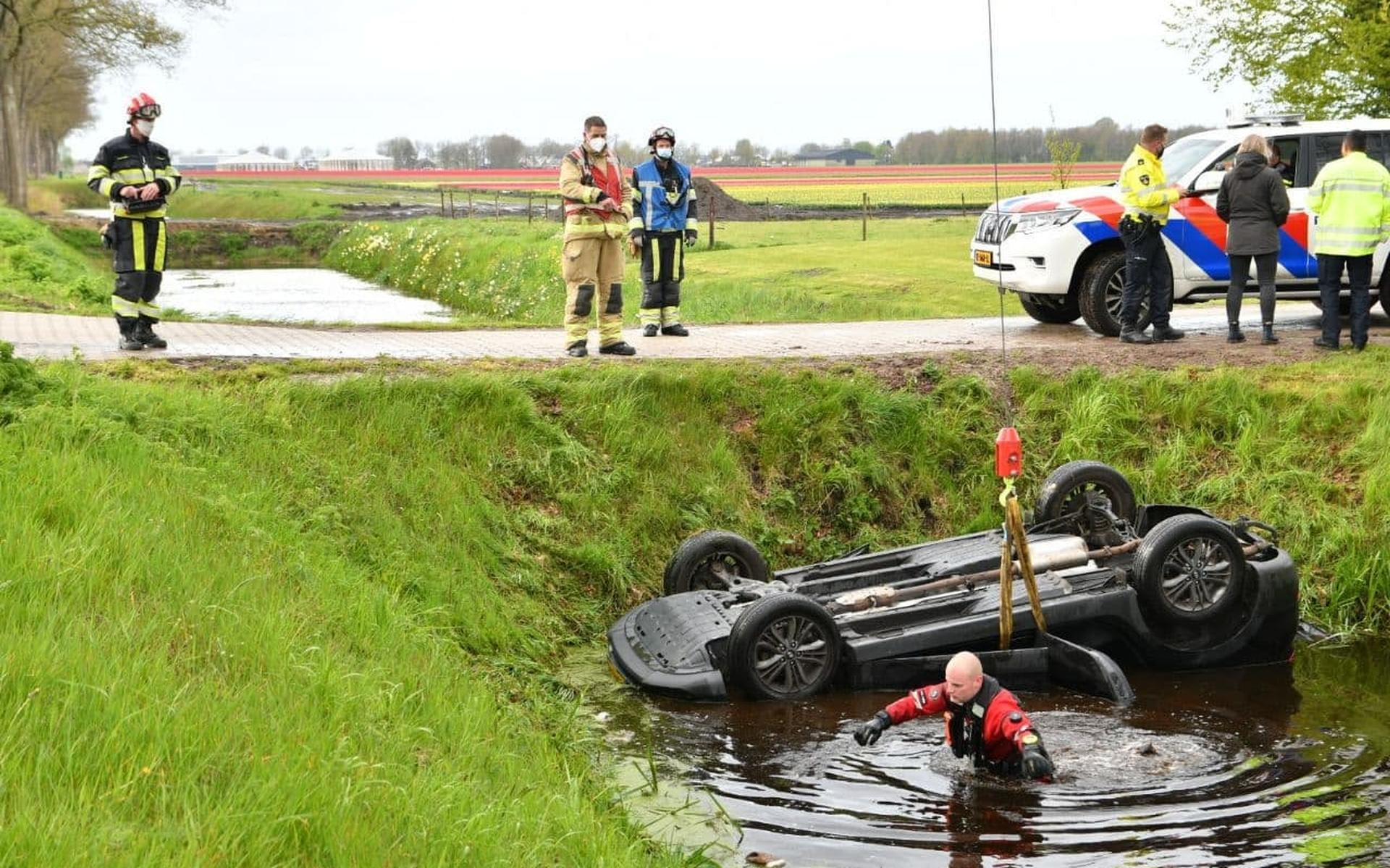 Bestuurder belandt met auto in sloot bij Smilde - Dagblad van het Noorden