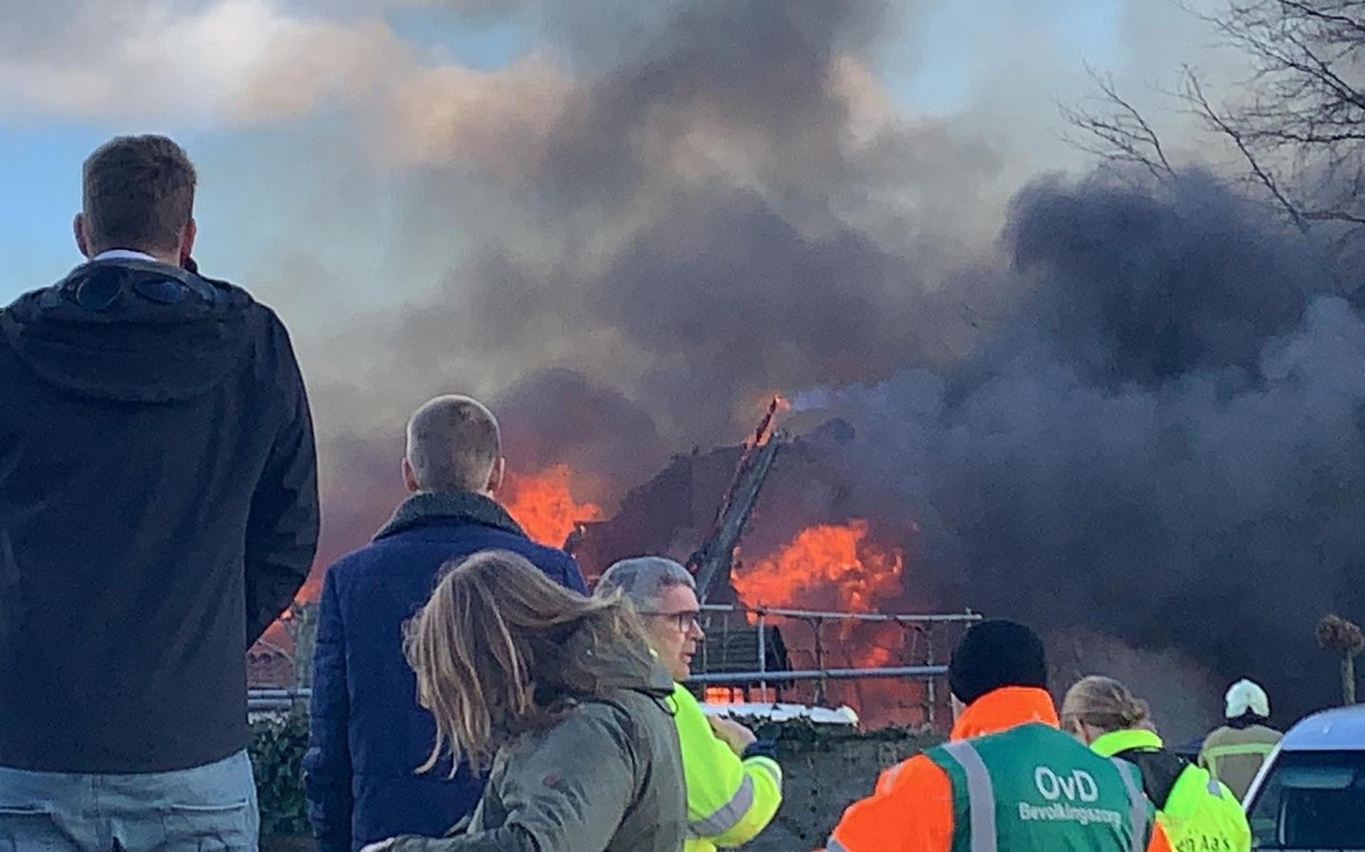 In een paar uur tijd waren Jan en Tineke Wolf uit Kiel-Windeweer alles kwijt. Hun woning brandde tot