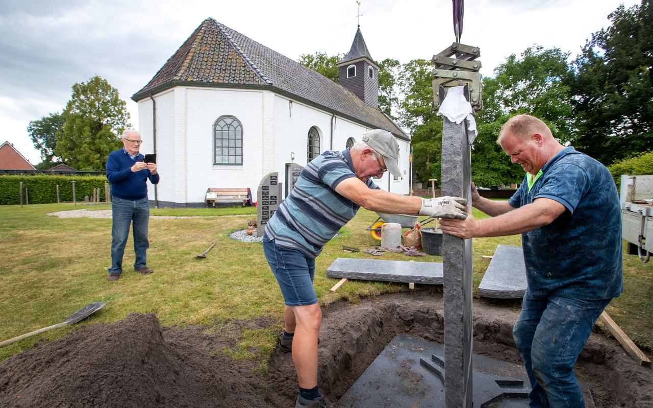 Gedenkteken geplaatst bij het strooiveld naast het Witte Kerkje van Gasselte. 