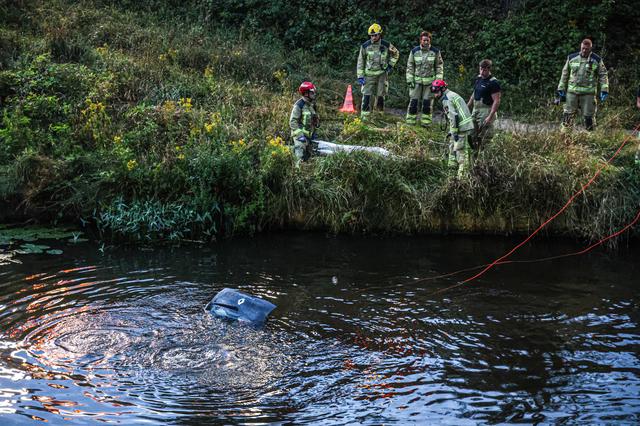LIVE | Auto te water in Klazienaveen en politie rukt uit voor gewapende overval op tankstation Roden