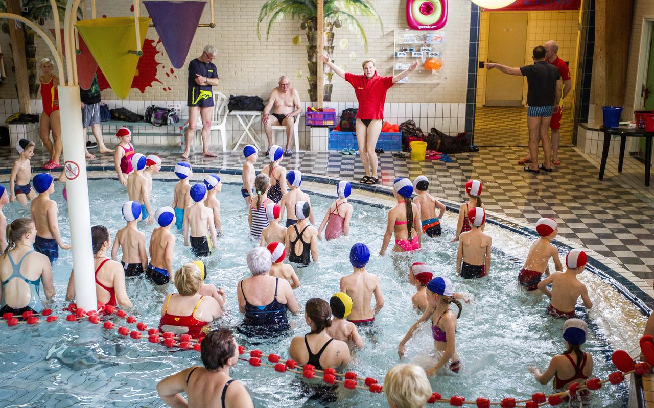Het zwembad in Vlagtwedde kan in de zomer gewoon worden bezocht: toezicht is geregeld