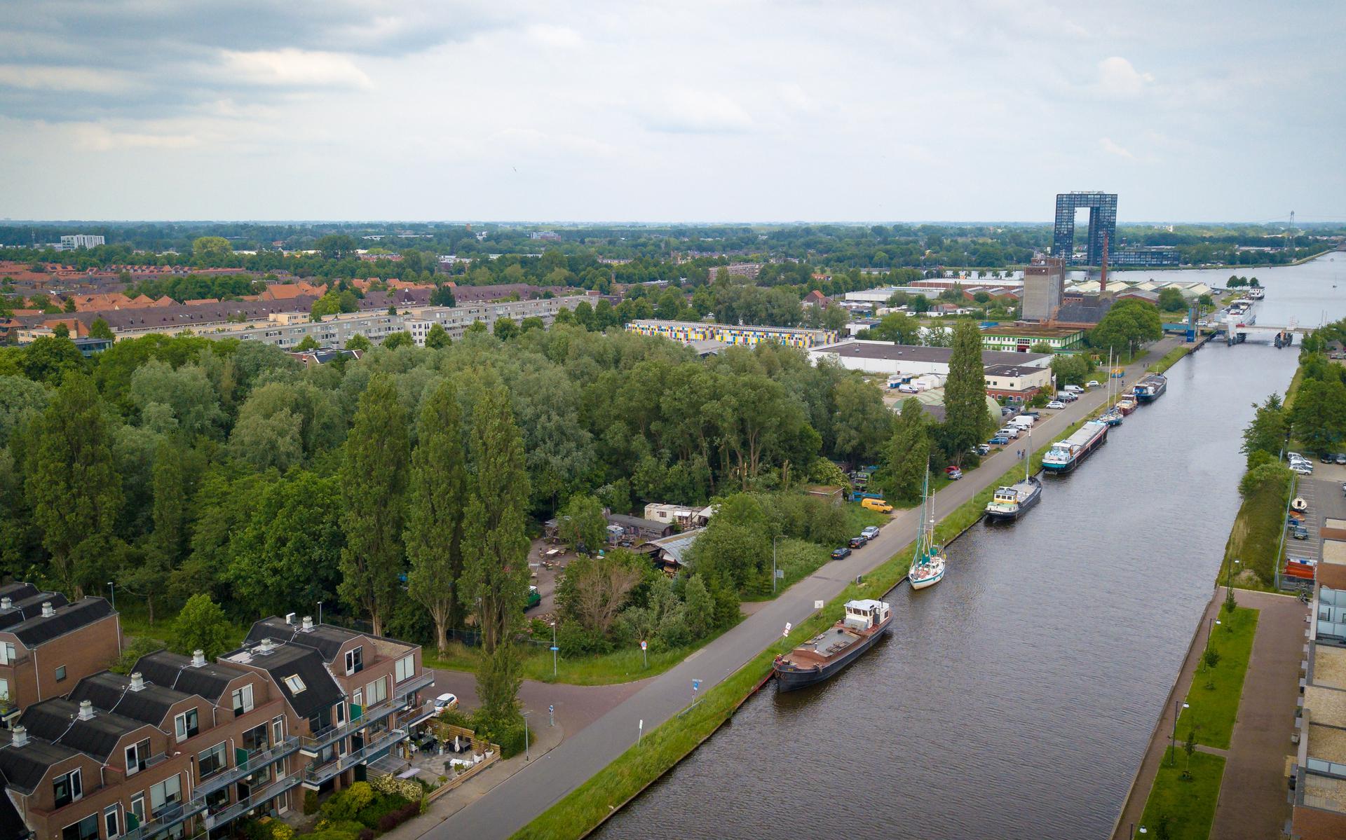 The police together with the mayor conclude the festival in Betonbos in Groningen