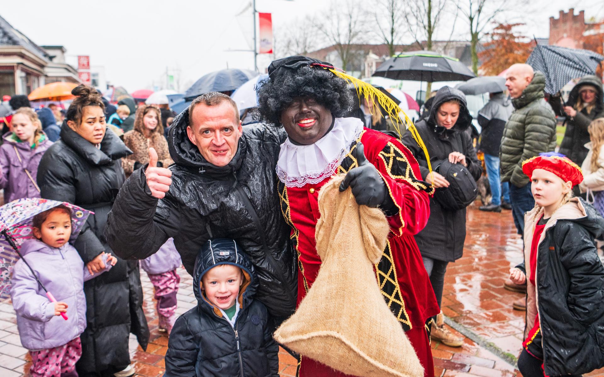 De Intocht Van Sint In Sappemeer Het Blijft Slikken Voor Een Moeder