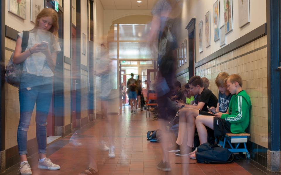 Wordt Parcival College de eerste telefoonvrije school van Groningen? 'Cola, bier en wiet juichen we