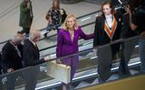 Minister Sigrid Kaag (Financiën) biedt op Prinsjesdag het koffertje met de miljoenennota aan in de Tweede Kamer.