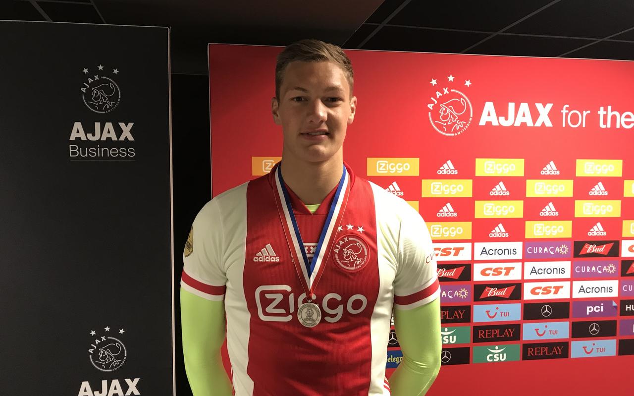 Kjell Scherpen met de kampioensmedaille om zijn nek. Kjell Scherpen met de kampioensmedaille om zijn nek.