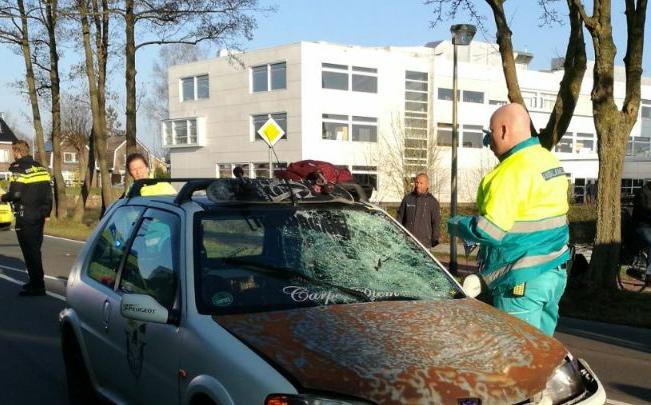 Meisje 15 Zwaargewond Bij Aanrijding Met Auto In Assen update 