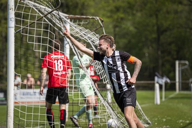 Gelegenheidsspits Rick Renkema velt namens Roden Gorecht