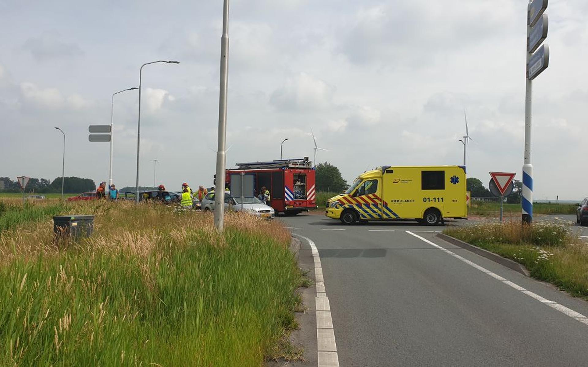 Ongeval op afrit N33 bij Veendam, brandweer moet portier verwijderen - Dagblad van het Noorden