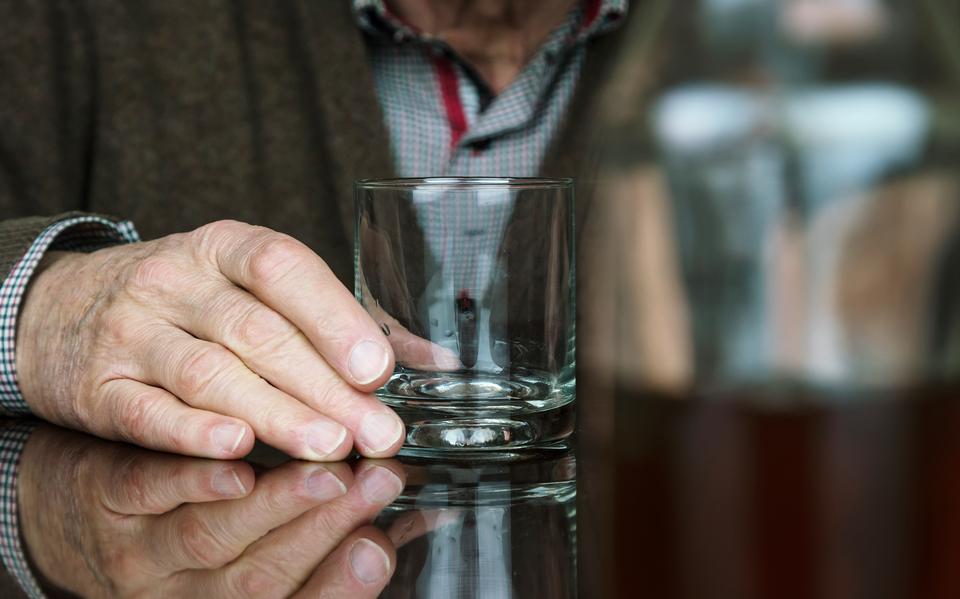 Alcoholgebruik en gezond ouder worden staan op gespannen voet met elkaar.