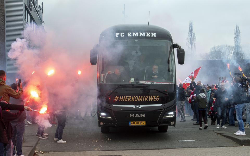 Onderweg naar Dordrecht, met hopelijk vannacht een even massaal onthaal bij het stadion. 