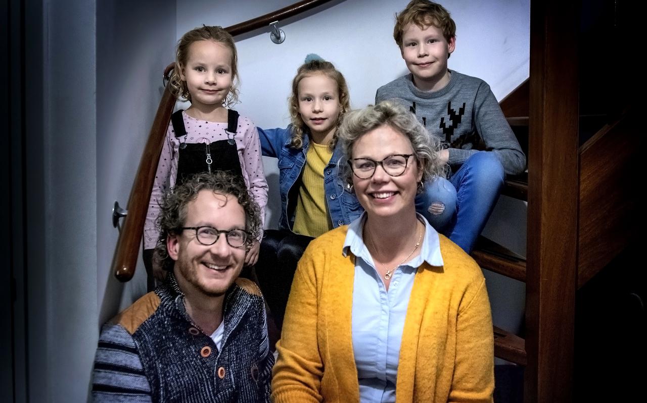 Ingmar en Willemieke Jager uit Haren zijn blij dat ze nog even mogen nadenken over het wel of niet laten vaccineren van Marijn (9), Silke (8) en Liselotte. Ingmar en Willemieke Jager uit Haren zijn blij dat ze nog even mogen nadenken over het wel of niet laten vaccineren van Marijn (9), Silke (8) en Liselotte.