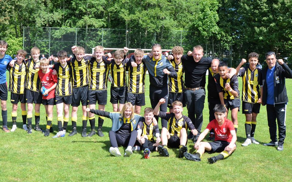 Vreugde na de gewonnen bekerfinale tegen FC Emmen. 