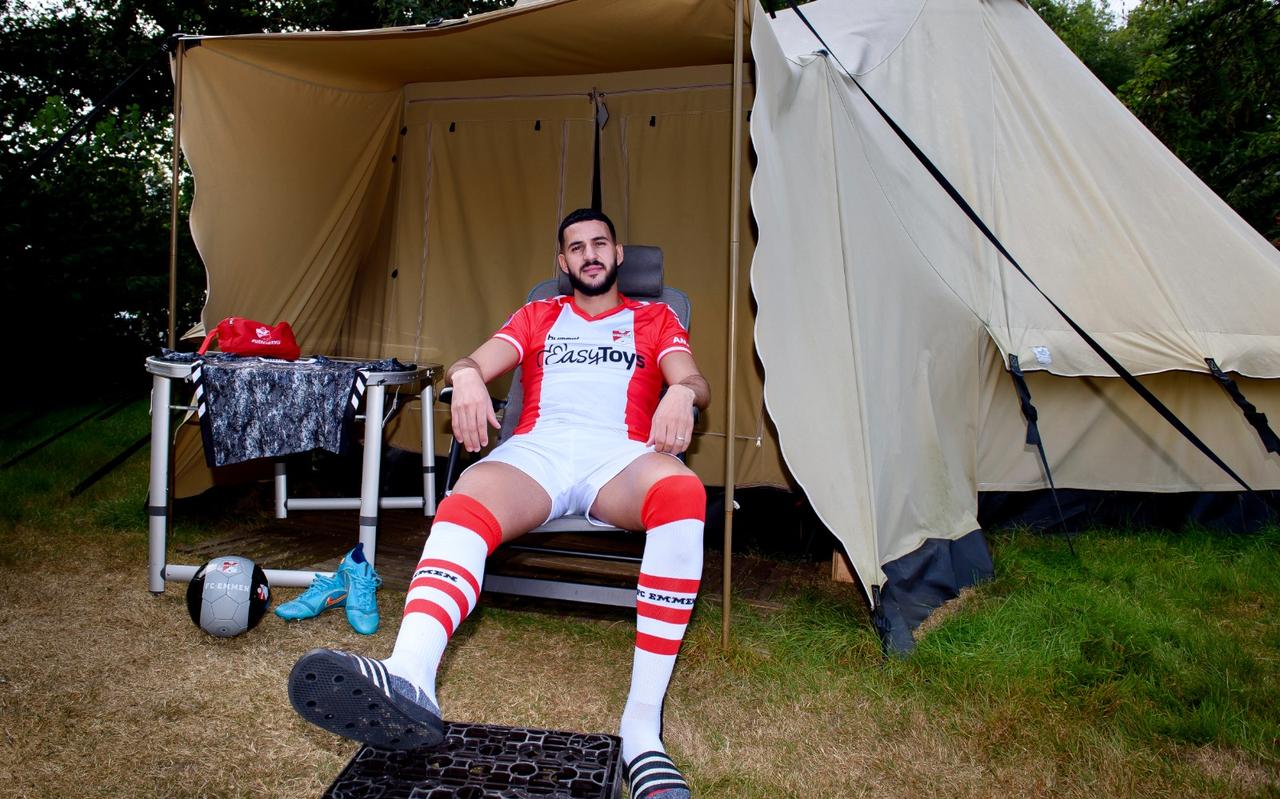 Ahmed El Messaoudi. Vastgelegd op humoristische (en Drentse, of beter gezegd FC Emmense) wijze. Ahmed El Messaoudi. Vastgelegd op humoristische (en Drentse, of beter gezegd FC Emmense) wijze.