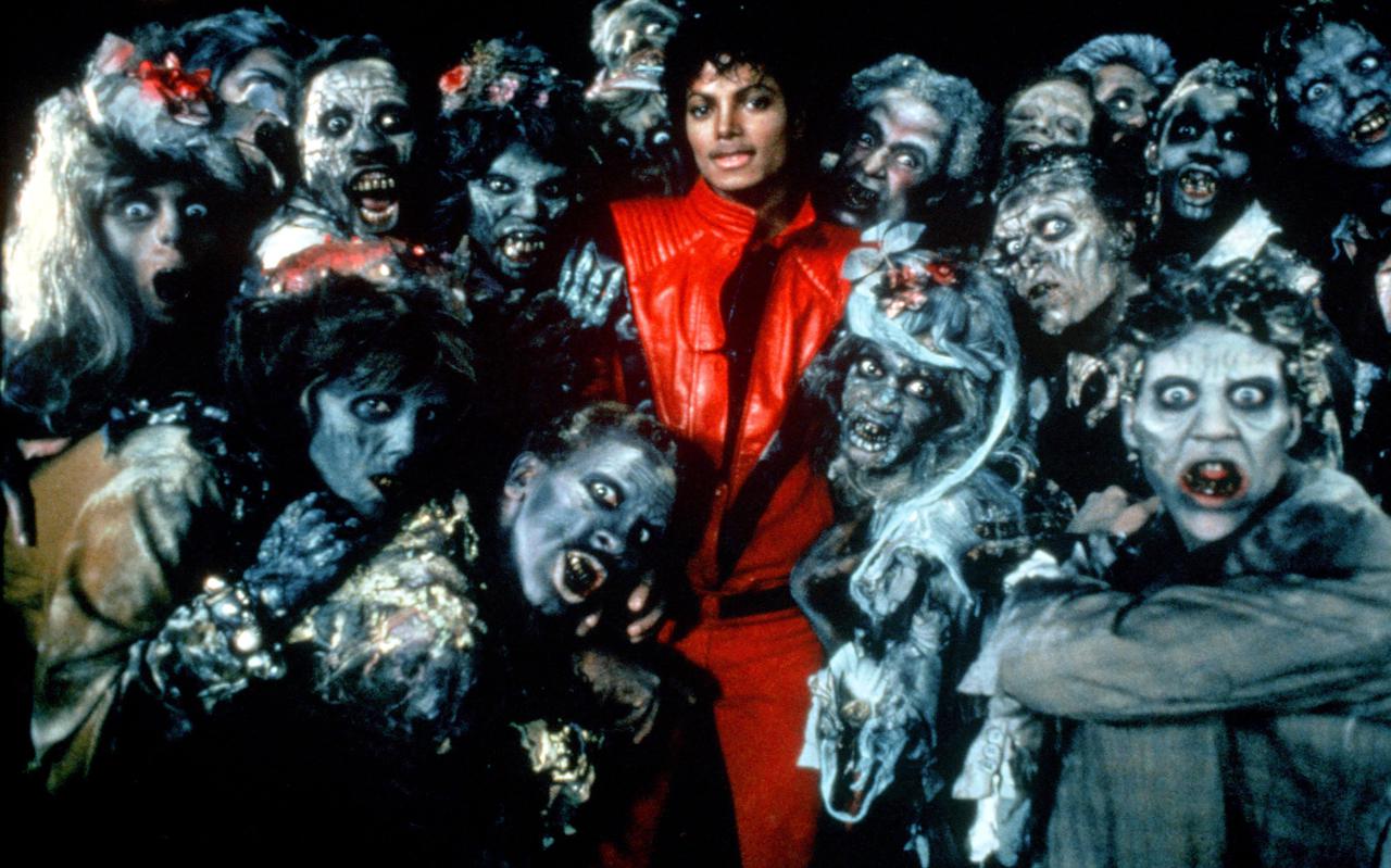 Michael Jackson in de video van Thriller in 1984. 