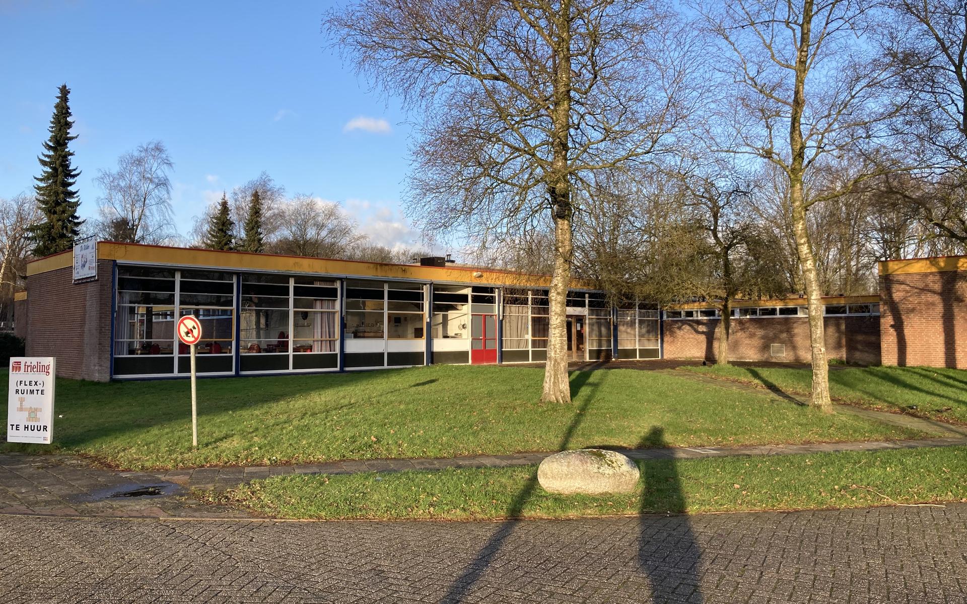 Emmen wil voormalig schoolgebouw in wijk Emmerhout terug en stapt naar de rechter