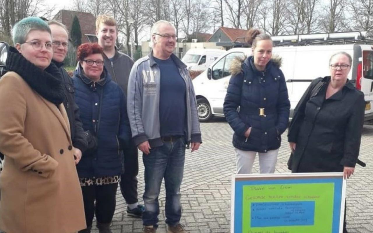 SP Midden-Groningen met uiterst rechts Joke Lesman, lijsttrekker bij de aanstaande gemeenteraadsverkiezingen.