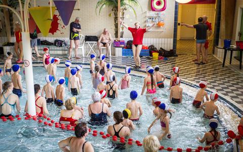 Het zwembad in Vlagtwedde krijgt nieuwe toezichthouders.