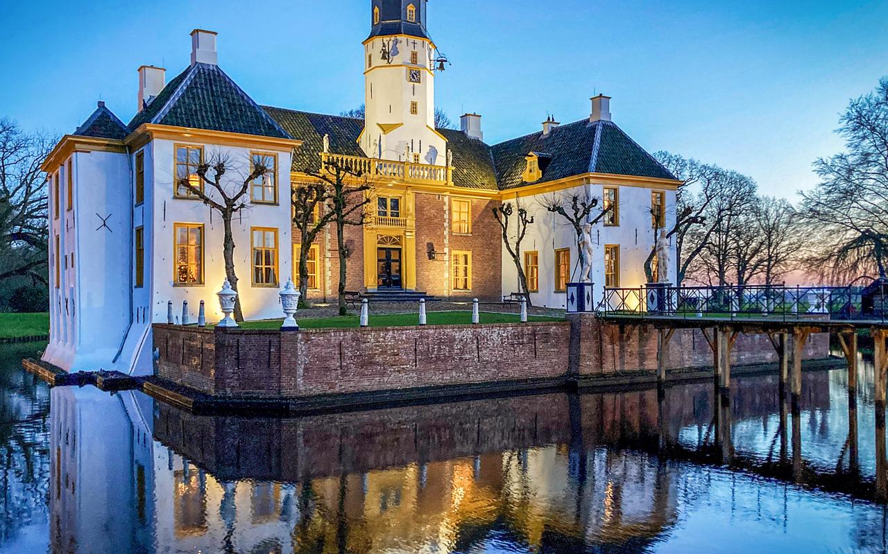 De Groningse borgen, zoals de Fraeylemaborg in Slochteren, zijn voor de doelgroep die de provincie weet te waarderen, een grotere attractie dan pretparken. De Groningse borgen, zoals de Fraeylemaborg in Slochteren, zijn voor de doelgroep die de provincie weet te waarderen, een grotere attractie dan pretparken.