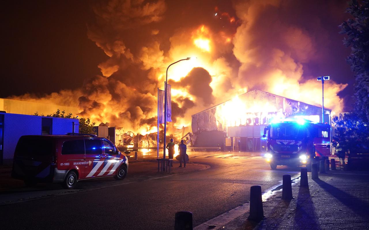 Woensdagochtend 17 augustus woedde een grote brand bij het recyclingbedrijf Hummel in Leek. Omwonenden riepen de gemeenteraad woensdag 12 oktober op om ervoor te zorgen dat het bedrijf op een andere plek wordt opgebouwd.