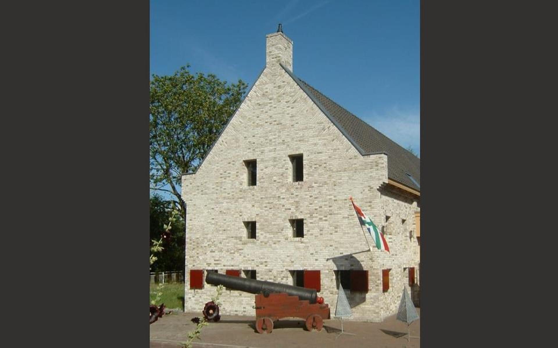 Vestingmuseum Oudeschans is aan de Molenweg 6.