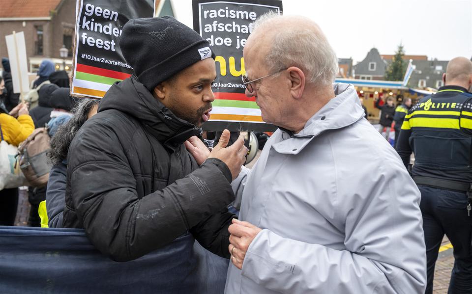 Aanhangers van actiegroep Kick Out Zwarte Piet botsten op 4 december hevig met inwoners van Volendam.
