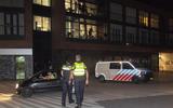 Agenten controleerden dinsdagavond in en rond winkelcentrum Grote Beer in de Hoogeveense wijk Krakeel
