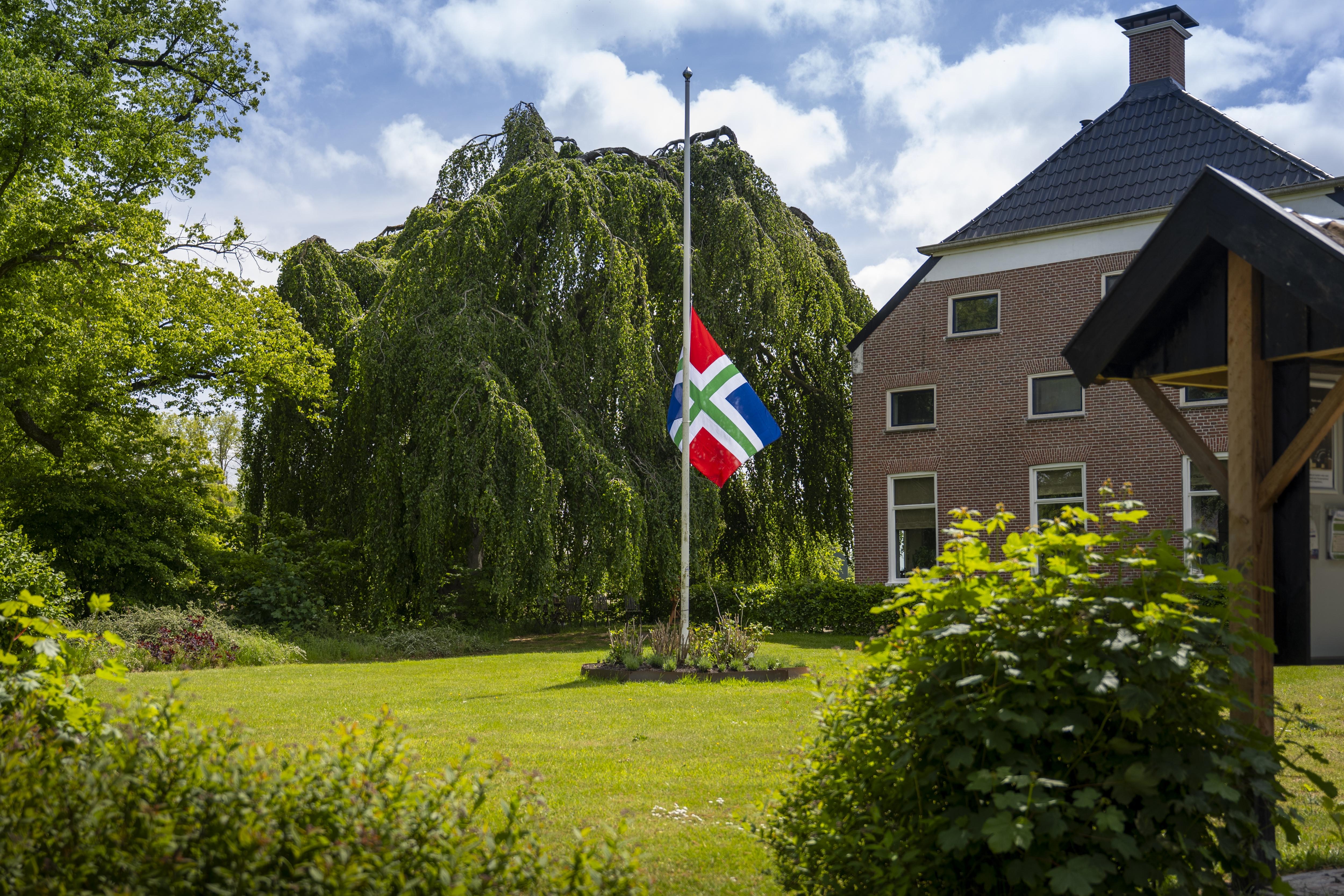 Beerta rouwt om Emma en Jeffrey: veel tranen en vlaggen half stok. ‘Vreselijk, vreselijk’