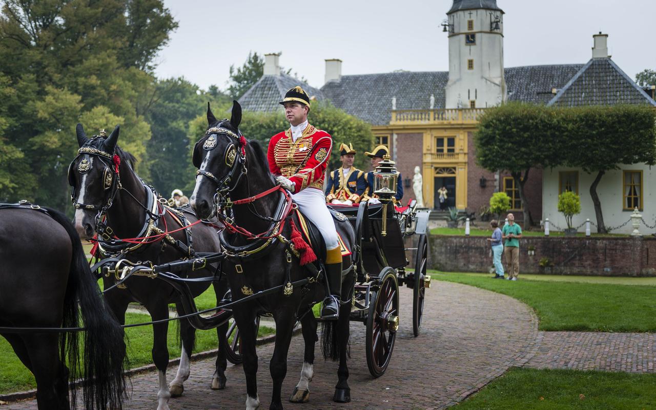 De historische koetsen doen het altijd goed tegen de achtergrond van de Fraeylemaborg. De historische koetsen doen het altijd goed tegen de achtergrond van de Fraeylemaborg.