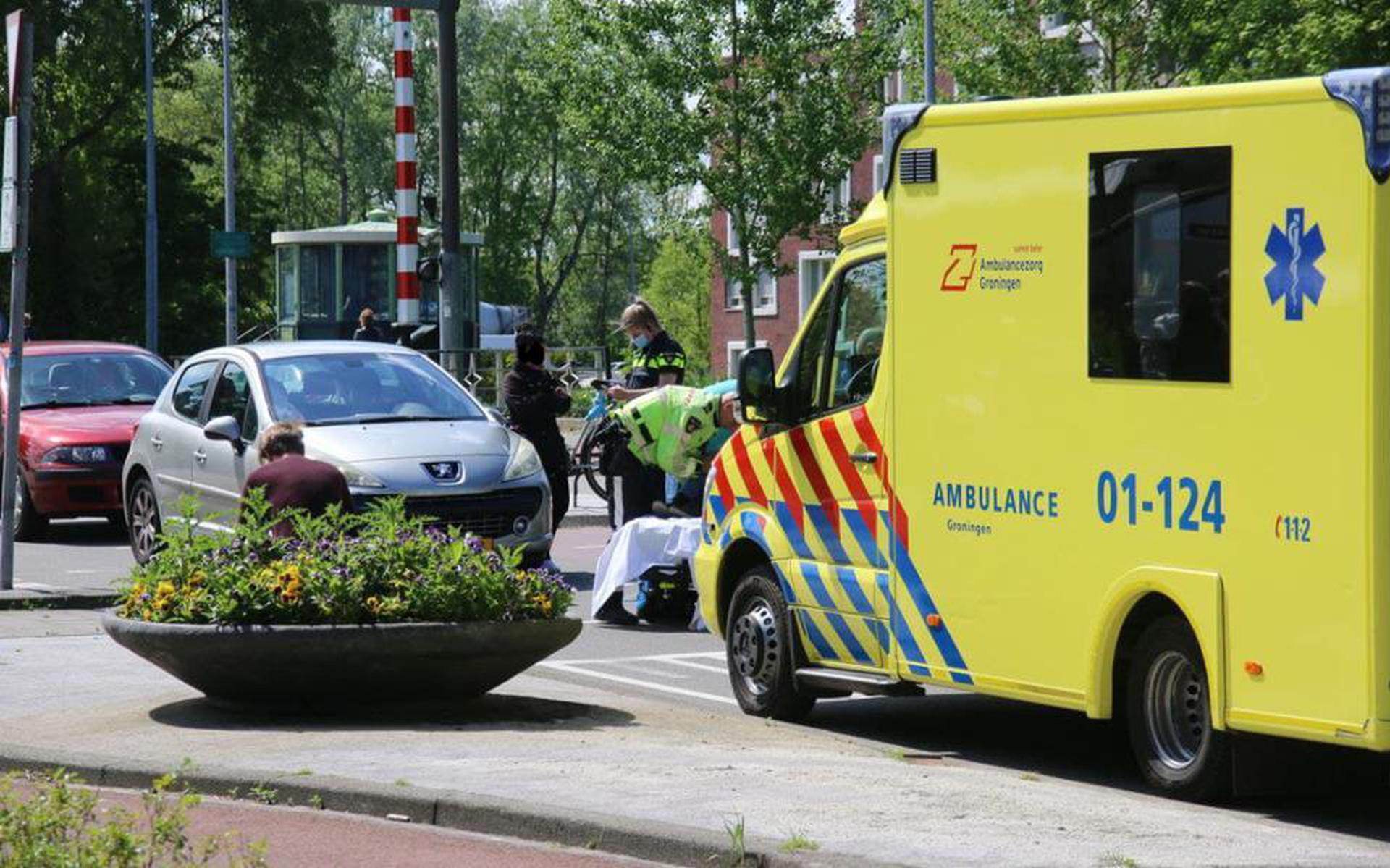 Fietser Naar Ziekenhuis Na Aanrijding Met Auto In Groningen - Dagblad ...