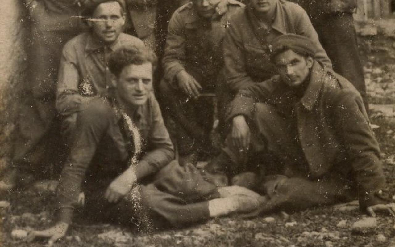 Hollanders in de Internationale Brigades. Links vooraan: Theun (Tony) Mulder uit Assen