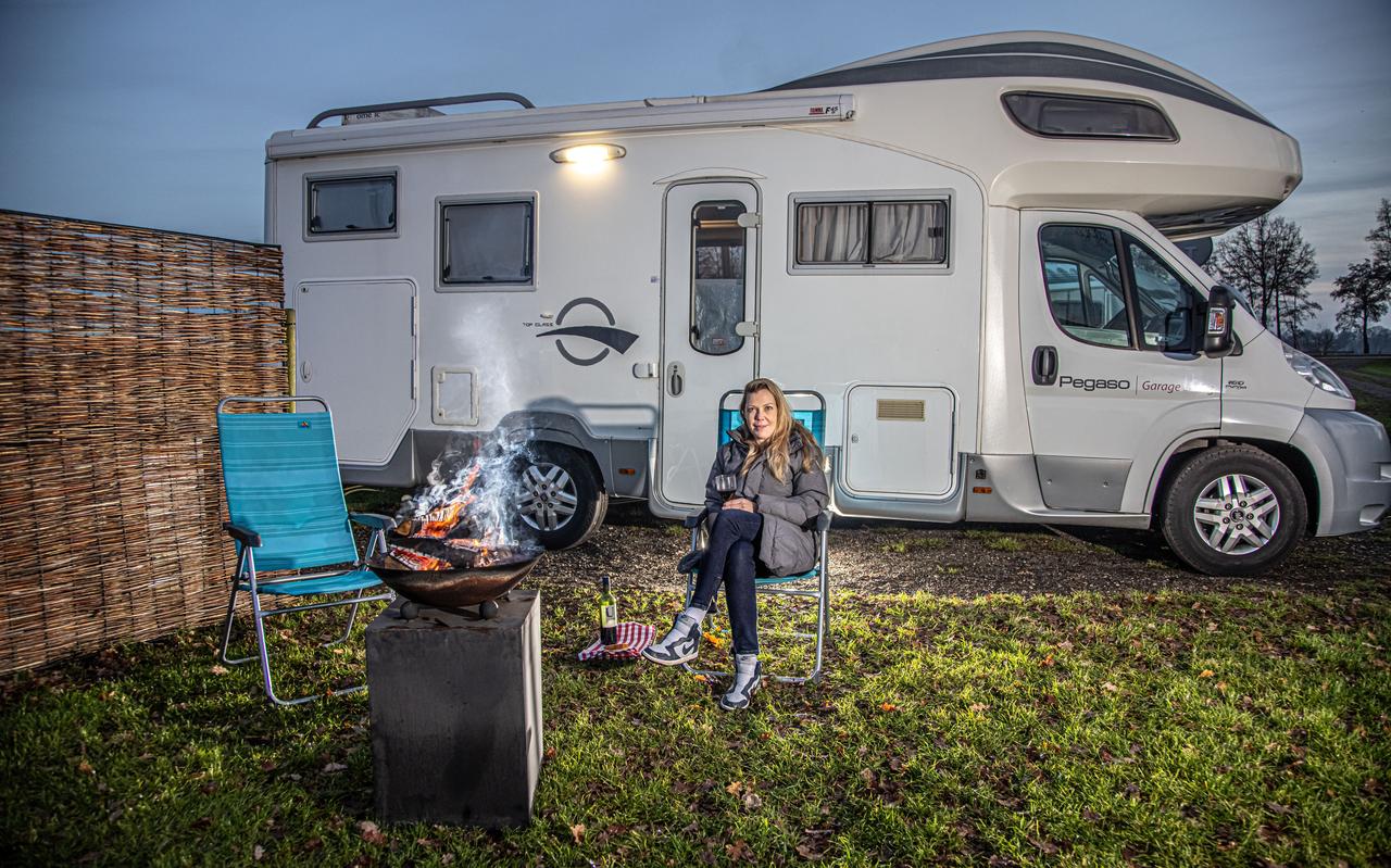 Kamperen met een camper is tegenwoordig helemaal 'in'. Kamperen met een camper is tegenwoordig helemaal 'in'.