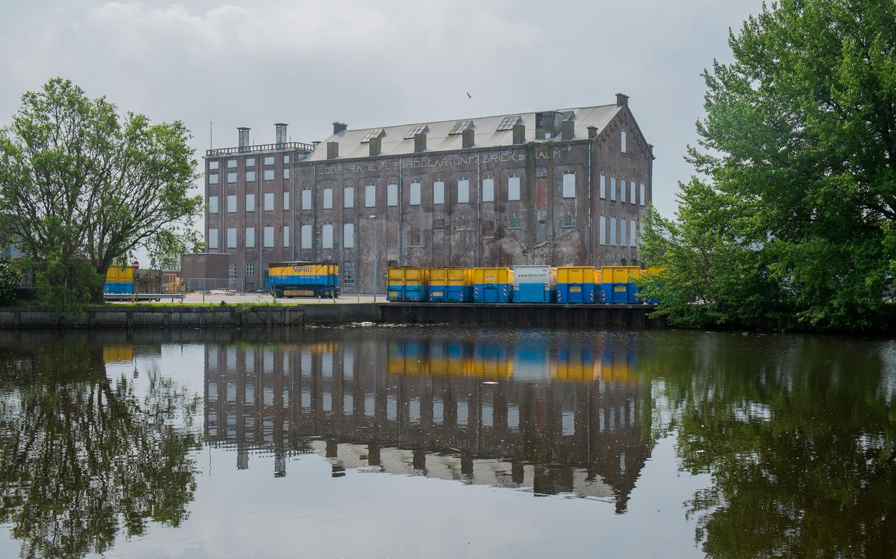 De voormalige (stro)kartonfabriek De Halm is sinds de sluiting al zo in verval geraakt dat aan sloop waarschijnlijk niet meer te ontkomen valt. 