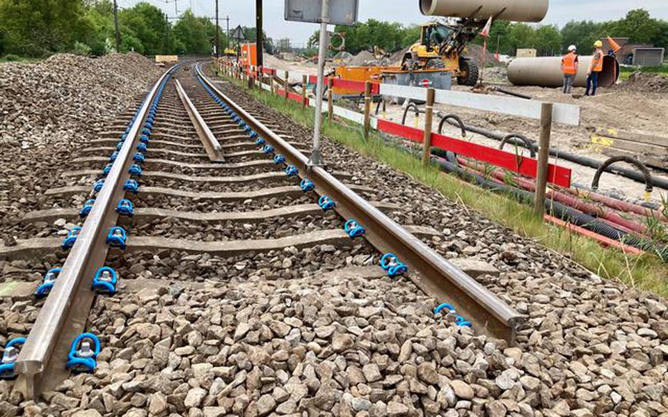 Het werk aan de spoorboog bij Hoogeveen wordt op 8 juni hervat. Er rijden tot en met 21 juni geen treinen tussen Meppel en Assen.
