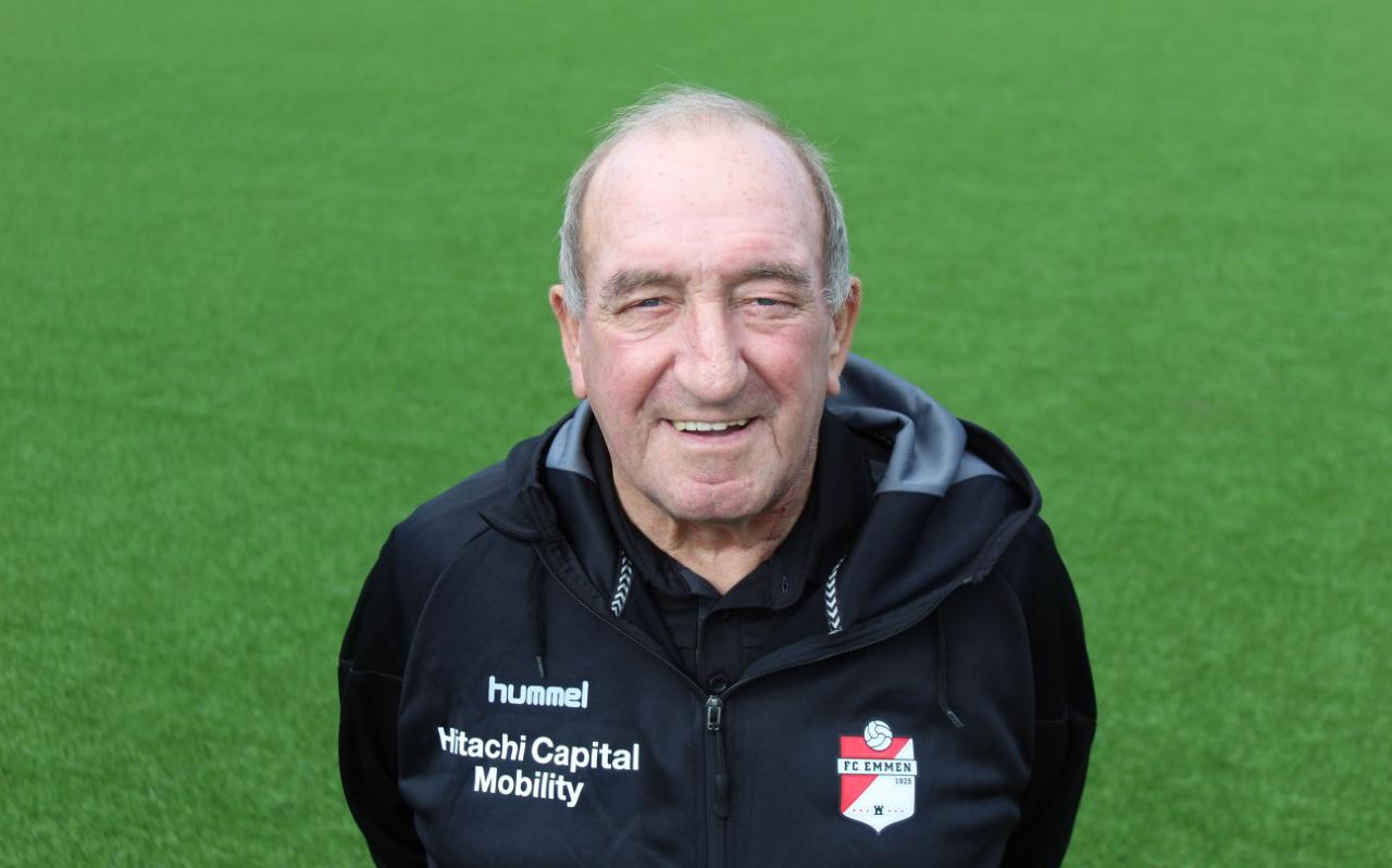 Bert Bosman, oud-speler van Zwartemeer/Sportclub Drente, was ook actief voor FC Emmen, als een van de leiders bij het walking football voor senioren.