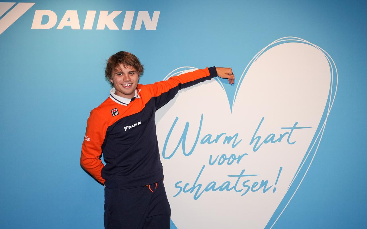 Niels Kingma tijdens de teampresentatie van de shorttrackers bij de hoofdsponsor in Breukelen: 'Ik wil dit seizoen vooral leren, van iedereen.' Niels Kingma tijdens de teampresentatie van de shorttrackers bij de hoofdsponsor in Breukelen: 'Ik wil dit seizoen vooral leren, van iedereen.'