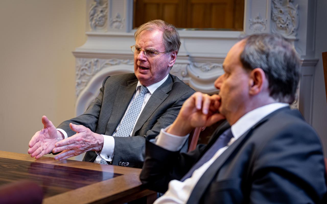 Bernard Wientjes (links) en Hans Vijlbrief in het provinciehuis. Bernard Wientjes (links) en Hans Vijlbrief in het provinciehuis.