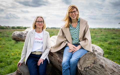 Marike Hoekstra en Alida Houwing vinden het noodzakelijk dat er meer vrouwen in de energiesector komen te werken.
