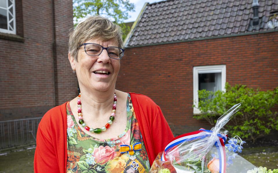 Janny Bruins-Oudman (66) uit Winsum heeft vrijdag een lintje gekregen.