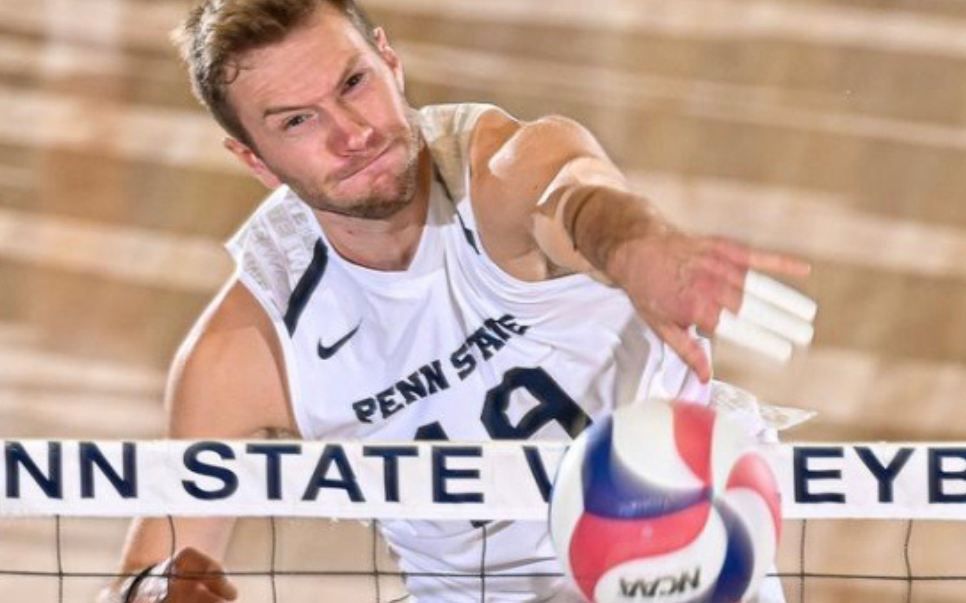 American Cal Fisher, a volleyball player with a fantastic arm, comes to Lycurgus in Groningen.  “I could almost play volleyball before I could walk”