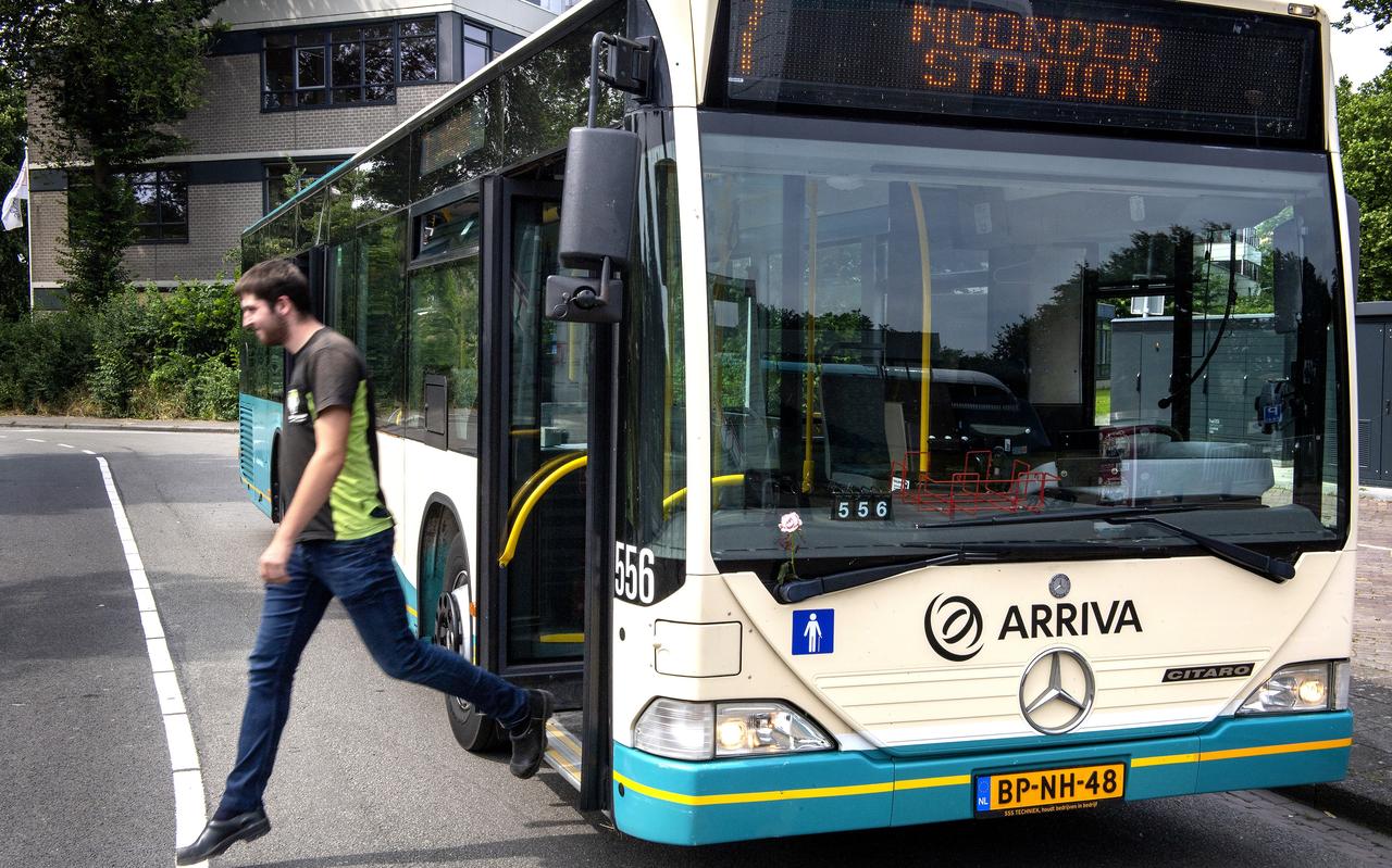 Het rijdend busmuseum bewees: het stond er echt, bestemming Noorderstation. Van de gelijknamige werkgroep mag de naam snel terugkeren. Het rijdend busmuseum bewees: het stond er echt, bestemming Noorderstation. Van de gelijknamige werkgroep mag de naam snel terugkeren.
