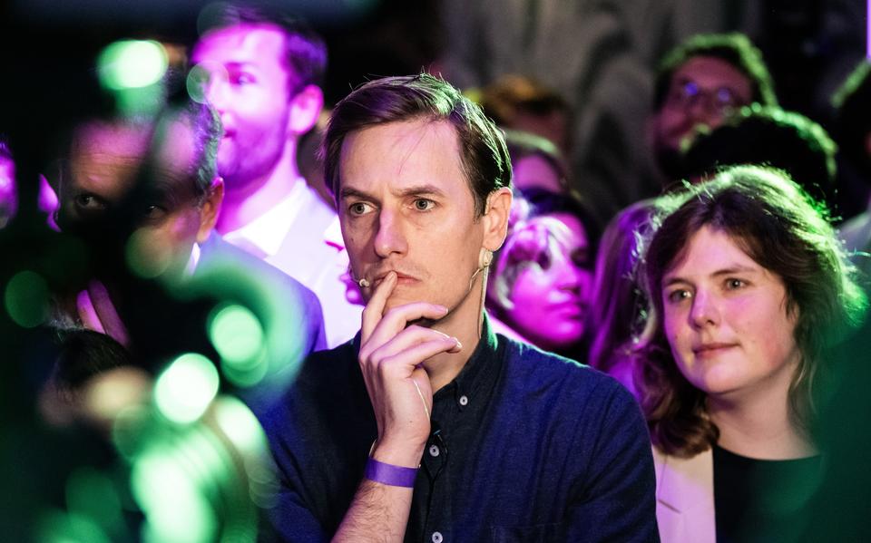 Volt-leider Laurens Dassen en Marieke Koekkoek op de uitslagenavond van de Tweede Kamerverkiezingen in november 2023. 