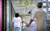 Verpleegkundigen in het Martiniziekenhuis in Groningen. Veel ziekenhuizen kampen met structurele personeelskrapte. Vooral verplegenden en ic-personeel zijn schaars.