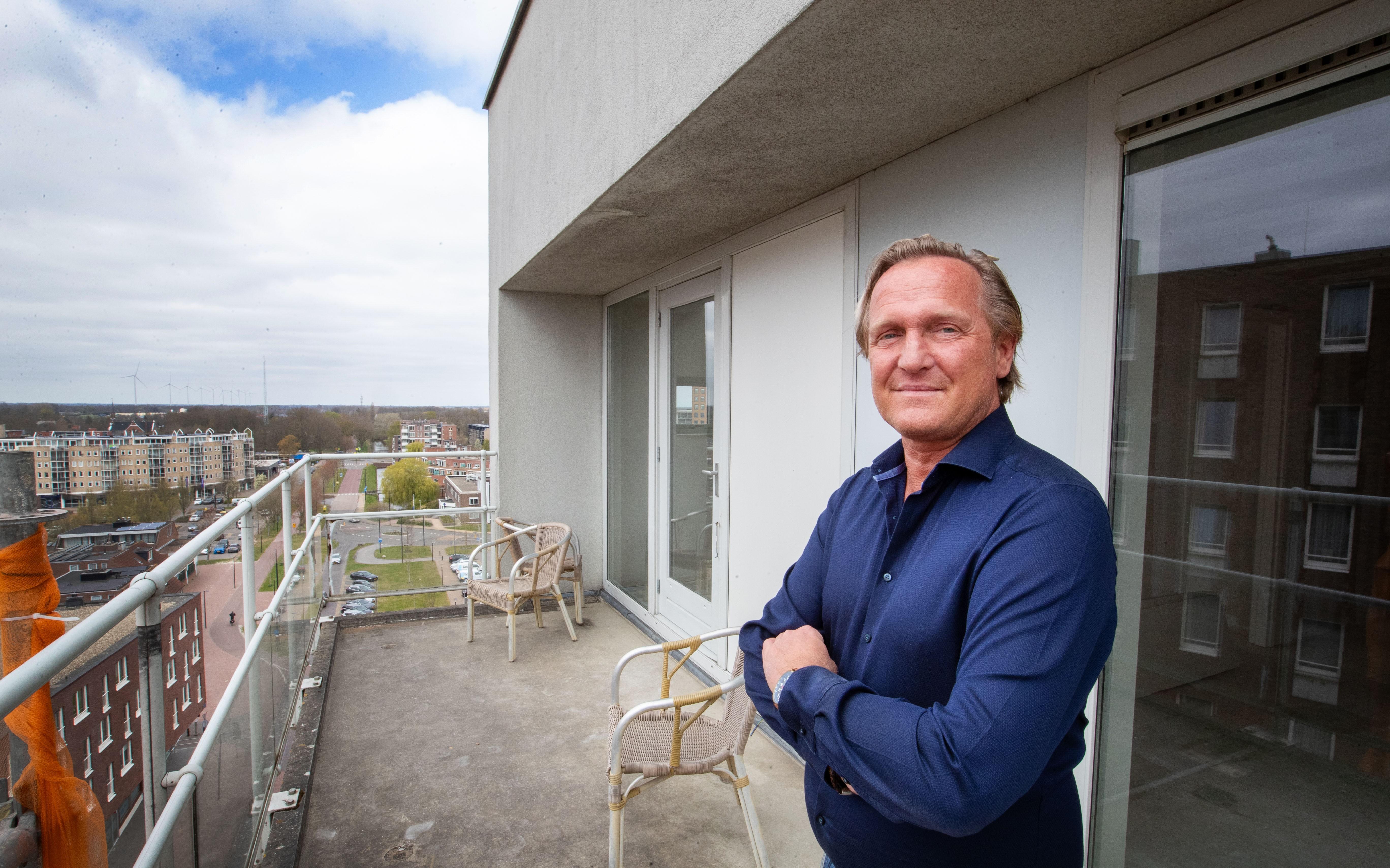 Marc van Kempen verbouwt een deel van de hotelkamers in het City Hotel van Stadskanaal om tot acht appartementen.