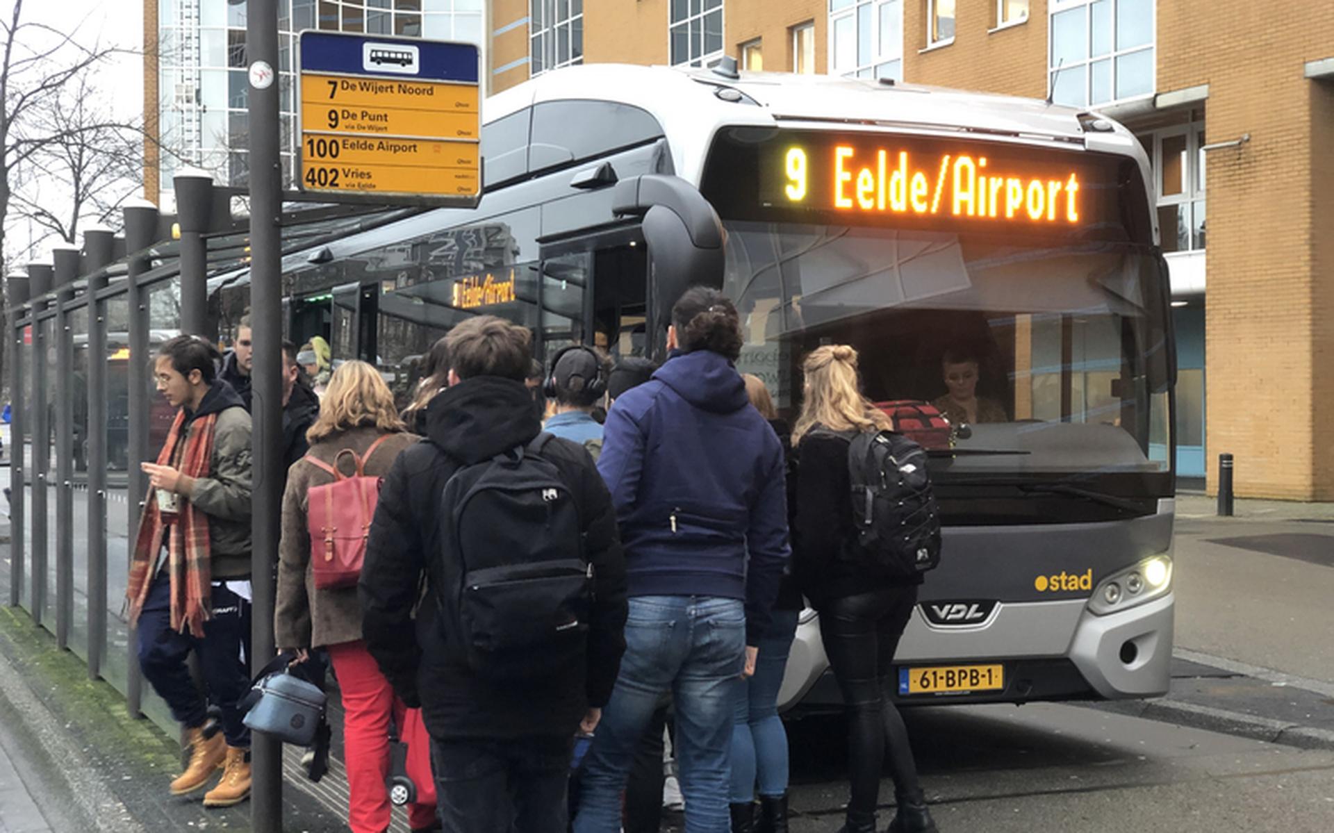 In 2023 rijden er mogelijk 20 tot 30% minder bussen en treinen. Foto: Provincie Groningen